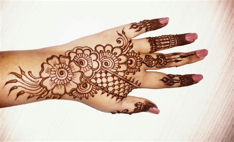 Henna Simple Design